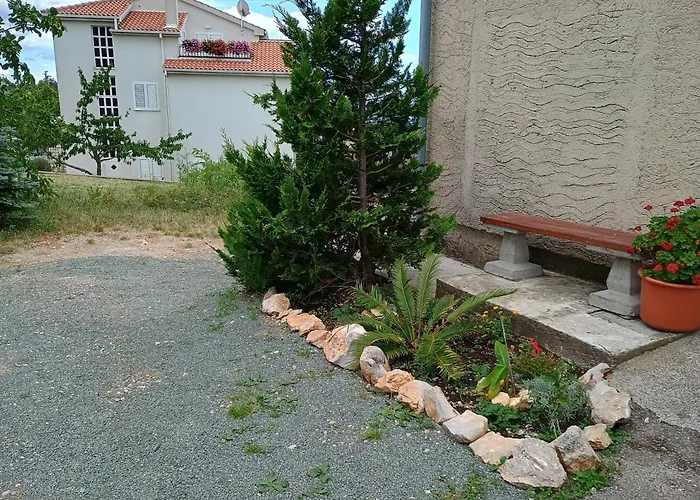 Lucky Star - Free Parking